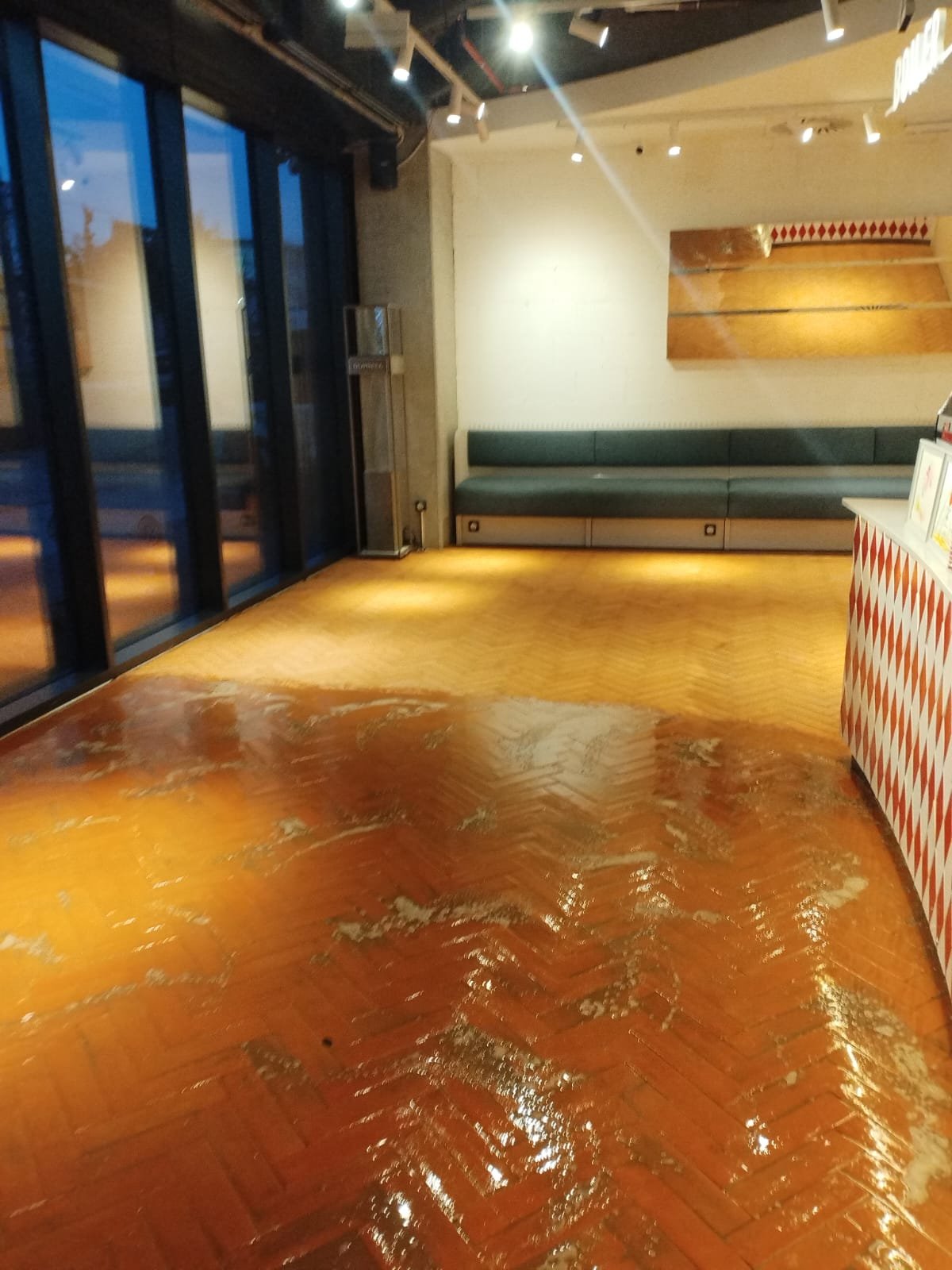 Milk & Coffee - Cafenea - 3